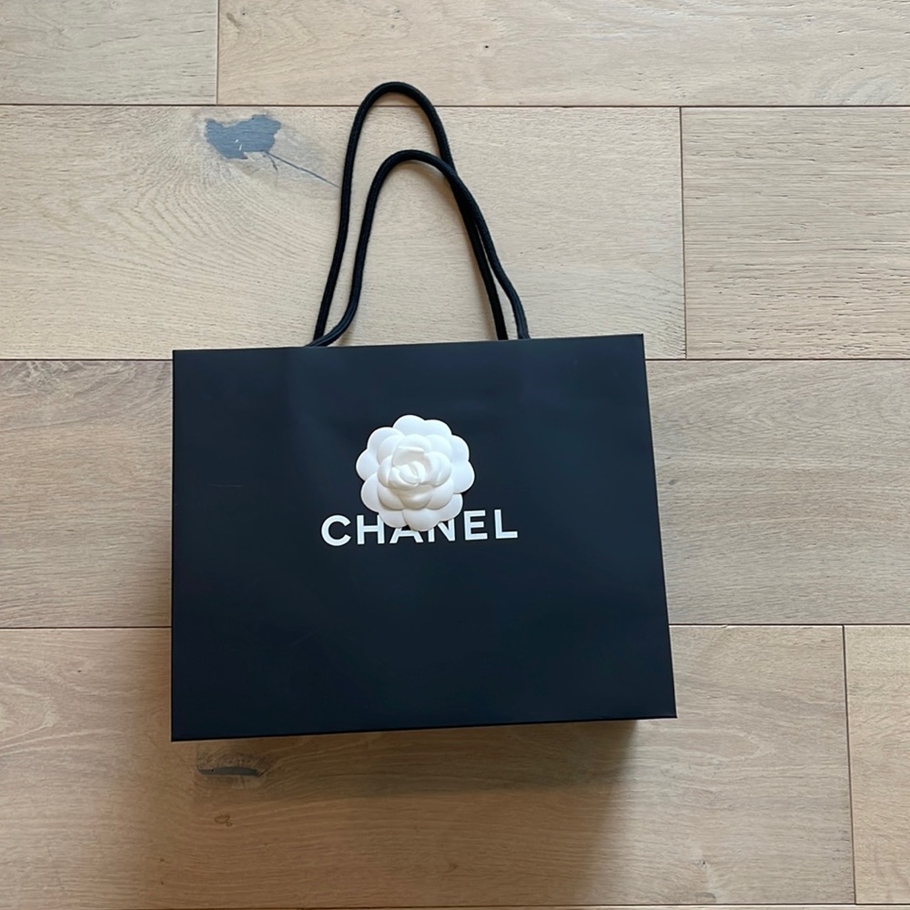 CHANEL - Shopping Bag